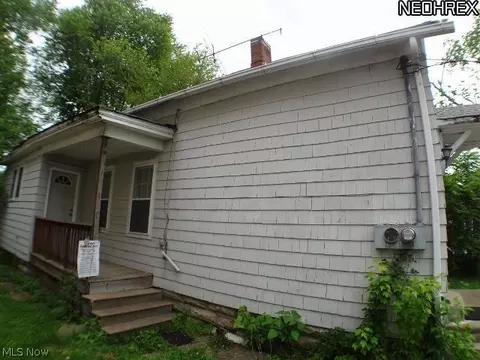 247 8th St, Elyria, OH 44035 photo 4
