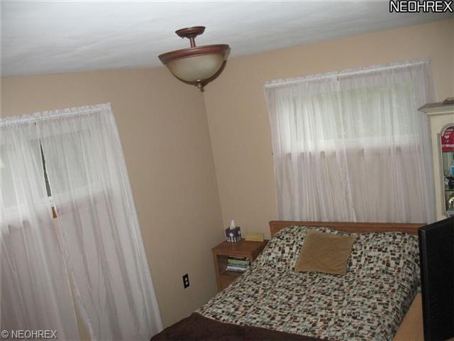 948 Collins, Youngstown, OH 44515 photo 9