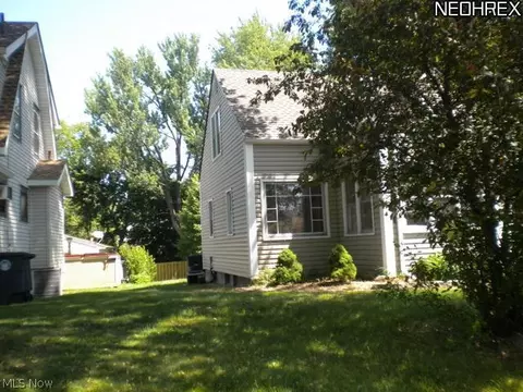 469 Eckard Ave, Akron, OH 44314 photo 17