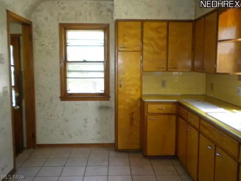 469 Eckard Ave, Akron, OH 44314 photo 6