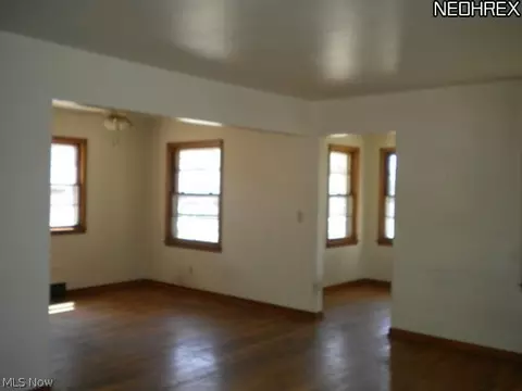 469 Eckard Ave, Akron, OH 44314 photo 9
