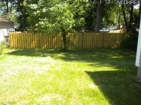 469 Eckard Ave, Akron, OH 44314 photo 3
