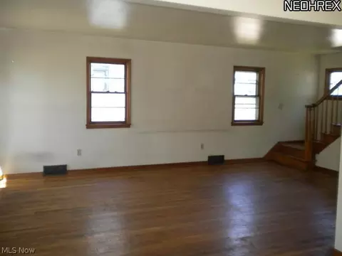 469 Eckard Ave, Akron, OH 44314 photo 8