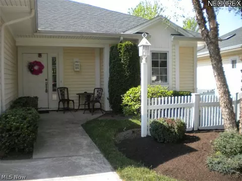 125 Legend Trl, Willowick, OH 44095 photo 2