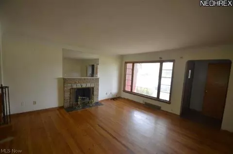 18907 Libby Rd, Maple Heights, OH 44137 photo 6