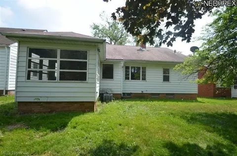 18907 Libby Rd, Maple Heights, OH 44137 photo 2