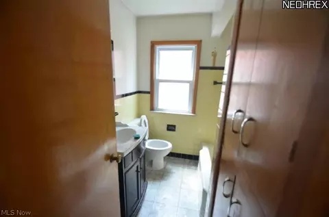 18907 Libby Rd, Maple Heights, OH 44137 photo 9