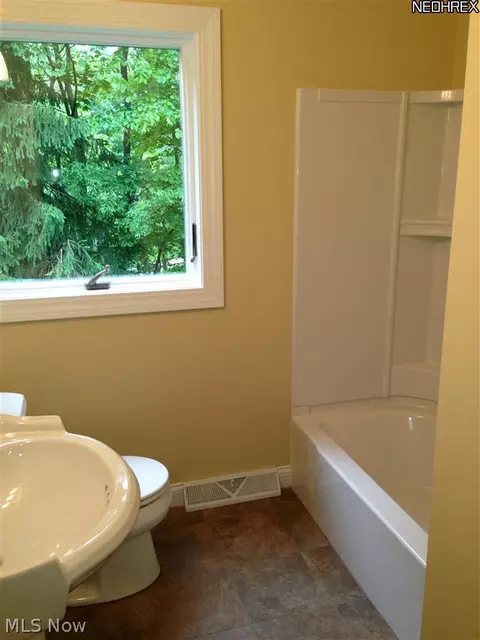 9763 Chardon Rd, Chardon, OH 44024 photo 12