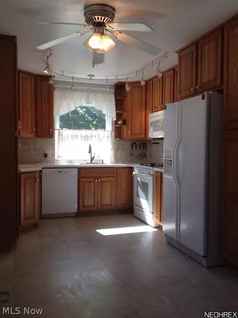817 Kickapoo Ave, Akron, OH 44305 photo 3