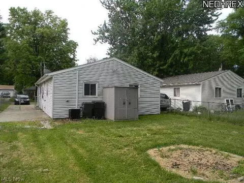 632 Delaware Ave, Elyria, OH 44035 photo 3