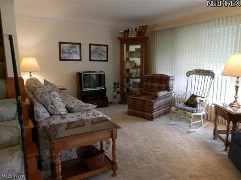 389 Clarmont Rd, Willowick, OH 44095 photo 4