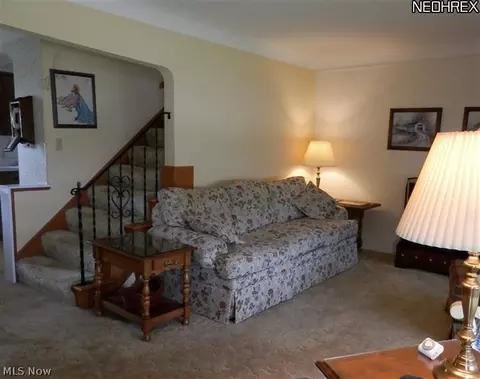 389 Clarmont Rd, Willowick, OH 44095 photo 2