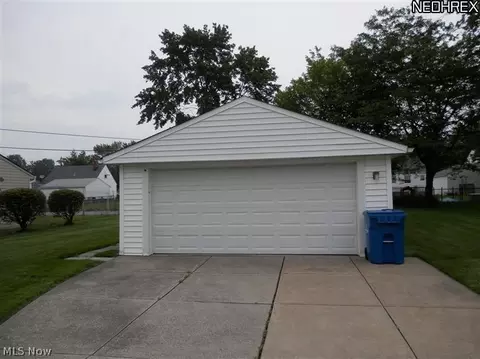 389 Clarmont Rd, Willowick, OH 44095 photo 17