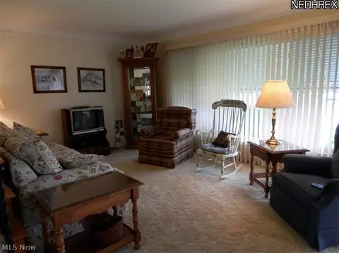 389 Clarmont Rd, Willowick, OH 44095 photo 3