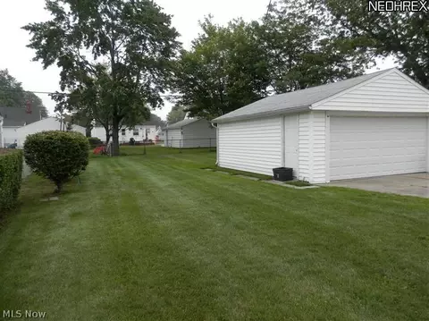 389 Clarmont Rd, Willowick, OH 44095 photo 18