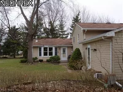 725 Salem Dr, Huron, OH 44839 photo 2