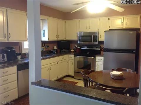 350 Crestview Dr, Elyria, OH 44035 photo 3