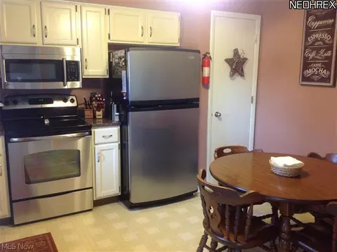 350 Crestview Dr, Elyria, OH 44035 photo 4