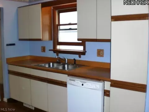 931 Shadowrow Ave, Willoughby, OH 44094 photo 3