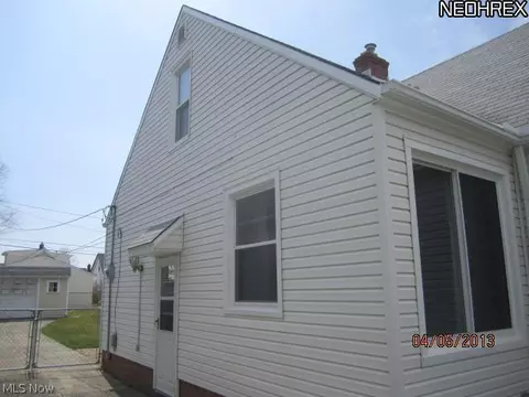 7611 Dorothy Ave, Parma, OH 44129 photo 2