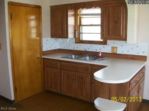 5802 Ridgewood Ave, Parma, OH 44129 photo 8