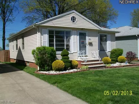 5802 Ridgewood Ave, Parma, OH 44129 photo 3