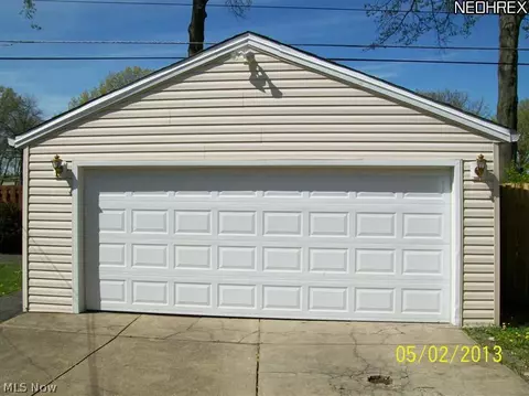 5802 Ridgewood Ave, Parma, OH 44129 photo 4