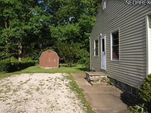 1402 Gladding Ave, Ashtabula, OH 44004 photo 2