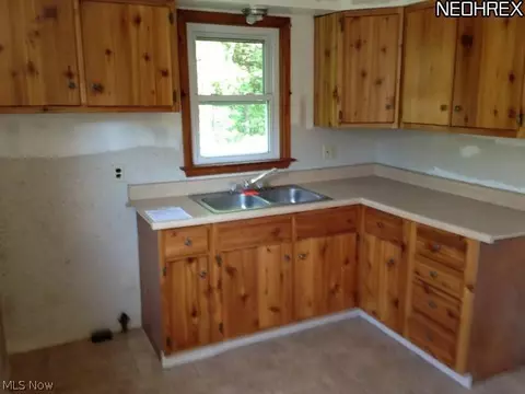 1402 Gladding Ave, Ashtabula, OH 44004 photo 4