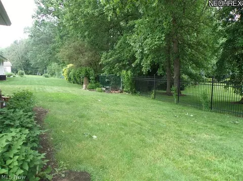 503 Oakridge Dr, Boardman, OH 44512 photo 2