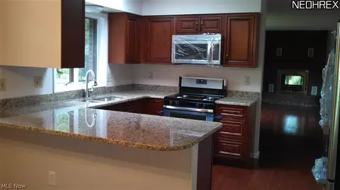 2147 Maple Rd, Stow, OH 44224 photo 2