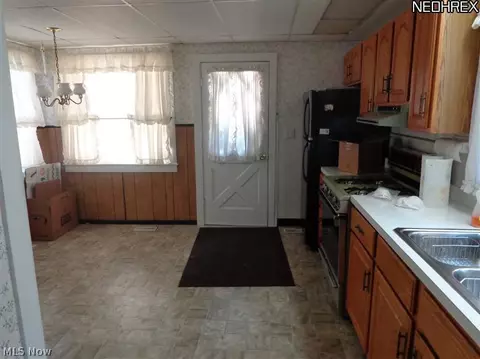 548 Bunker Hill Rd, Ashtabula, OH 44004 photo 4