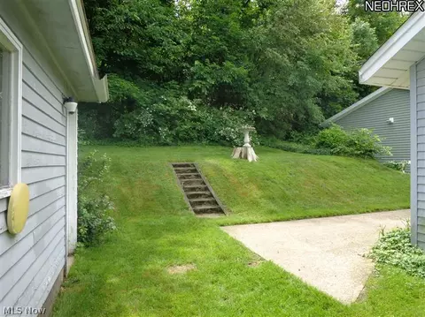 548 Bunker Hill Rd, Ashtabula, OH 44004 photo 2