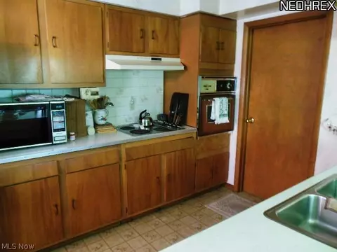 2586 Riverside Dr, Painesville, OH 44077 photo 2