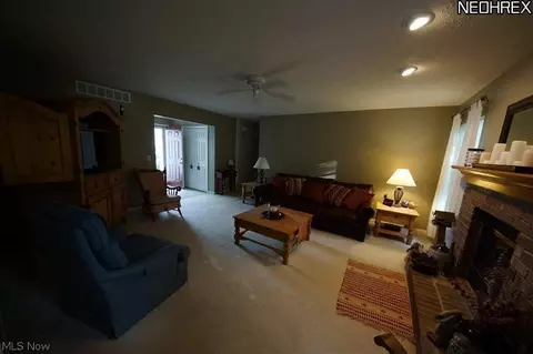321 Kansas Ave, Elyria, OH 44035 photo 4