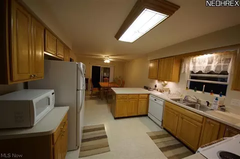321 Kansas Ave, Elyria, OH 44035 photo 3