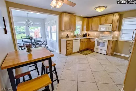 831 Lloyd Rd, Wickliffe, OH 44092 photo 3