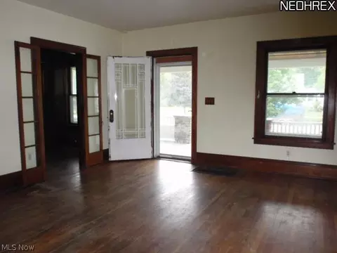 409 Park Ave, Elyria, OH 44035 photo 2