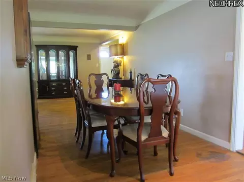 437 E 255, Euclid, OH 44132 photo 3