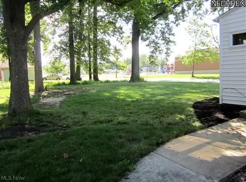 437 E 255, Euclid, OH 44132 photo 25