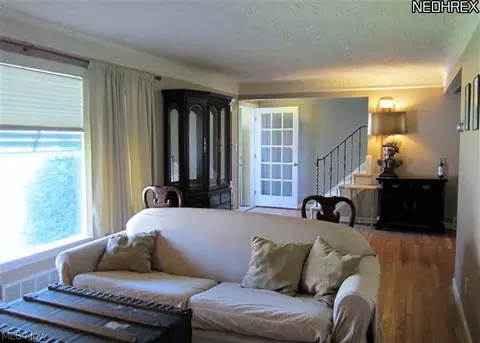 437 E 255, Euclid, OH 44132 photo 7