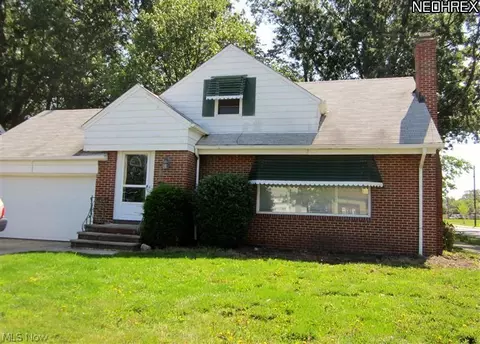 437 E 255, Euclid, OH 44132 photo 1