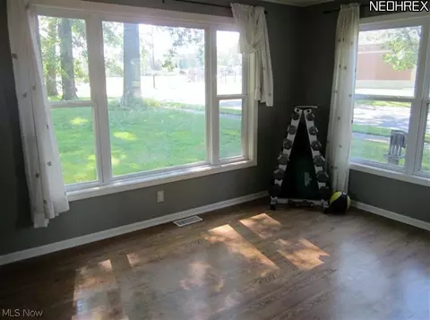 437 E 255, Euclid, OH 44132 photo 5