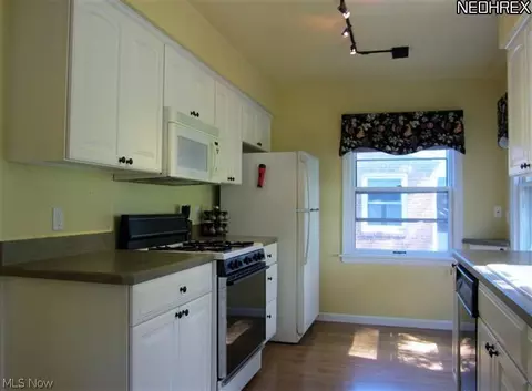 437 E 255, Euclid, OH 44132 photo 4