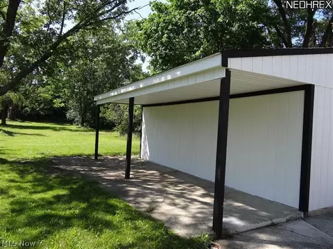 20700 Applegate Rd, Maple Heights, OH 44137 photo 4