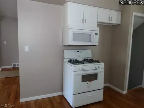 20700 Applegate Rd, Maple Heights, OH 44137 photo 9