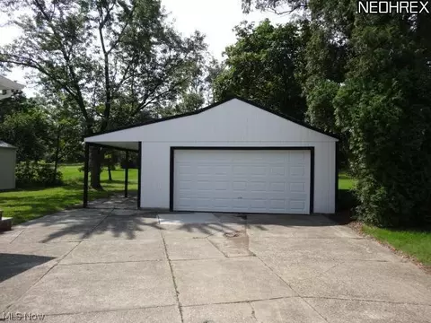 20700 Applegate Rd, Maple Heights, OH 44137 photo 2