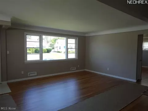 20700 Applegate Rd, Maple Heights, OH 44137 photo 6