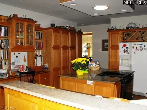 1410 Rustic Bridge Dr, Kent, OH 44240 photo 3