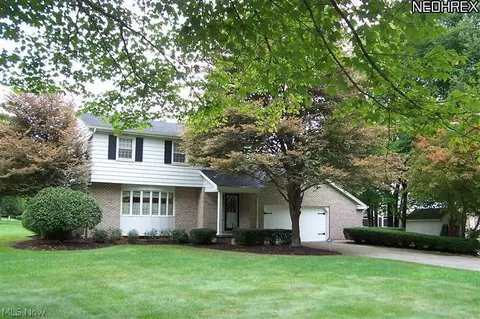 1389 Doncaster Dr, Youngstown, OH 44511 photo 1